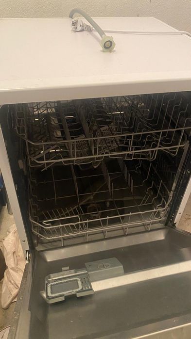 Frigorífico e máquina loiça