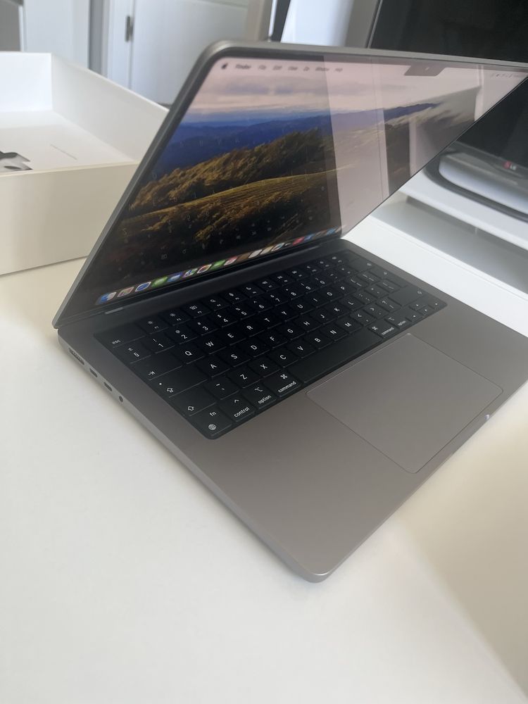Apple MacBook Pro 14 / M2 / 16GB RAM / 1TB SSD