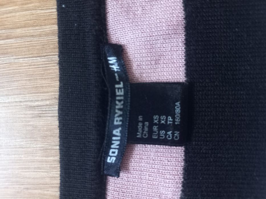 Damski sweter H&M w kolore paski XS