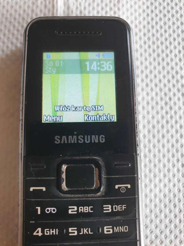 Sprzedam telefon komórkowy Samsung z czasów PRL sprawny plus ładowarka