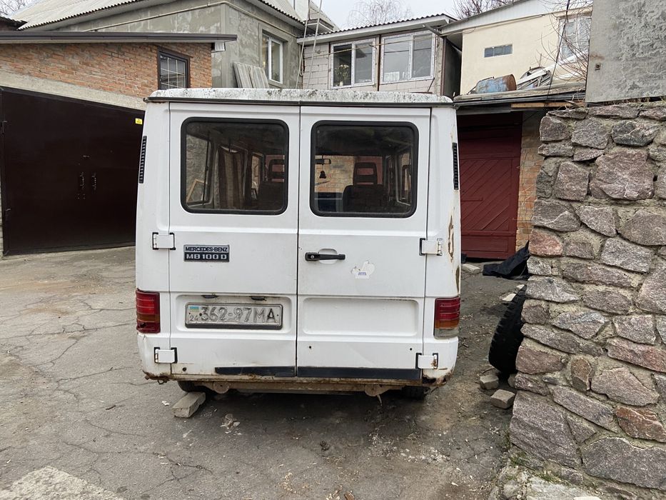 Бус мерседес mb100