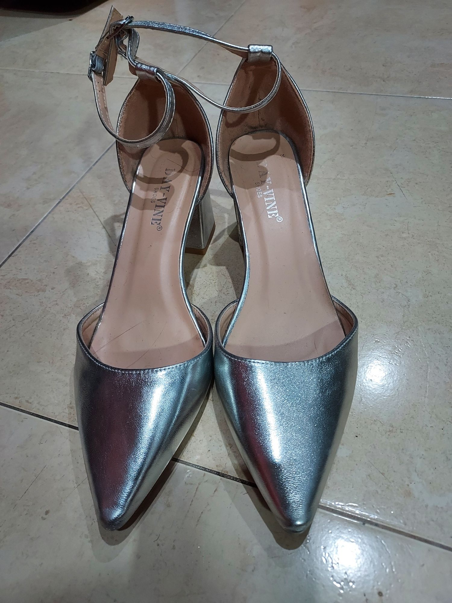 Vendo sapatos como novos