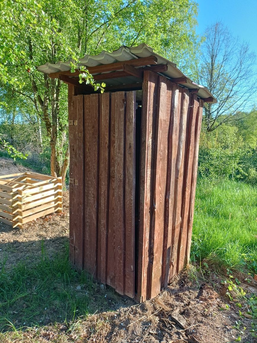 Toaleta WC wychodek
