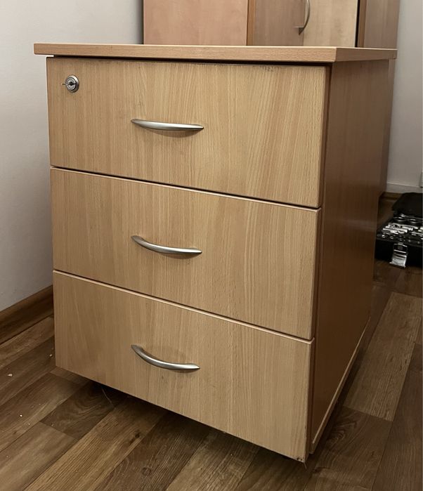 Тумба на колесах, тумбочка