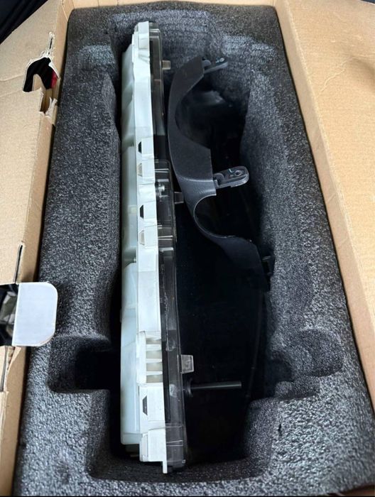 Приборная панель Toyota Land Cruiser 200 в идеальном состоянии