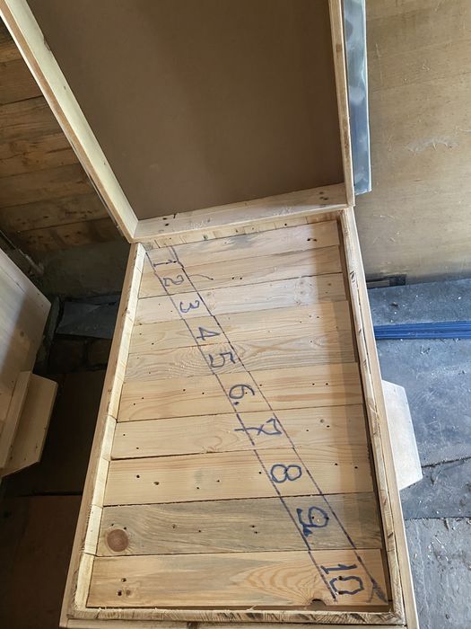 Різні утеплені вулики дадани, українці, бджоли