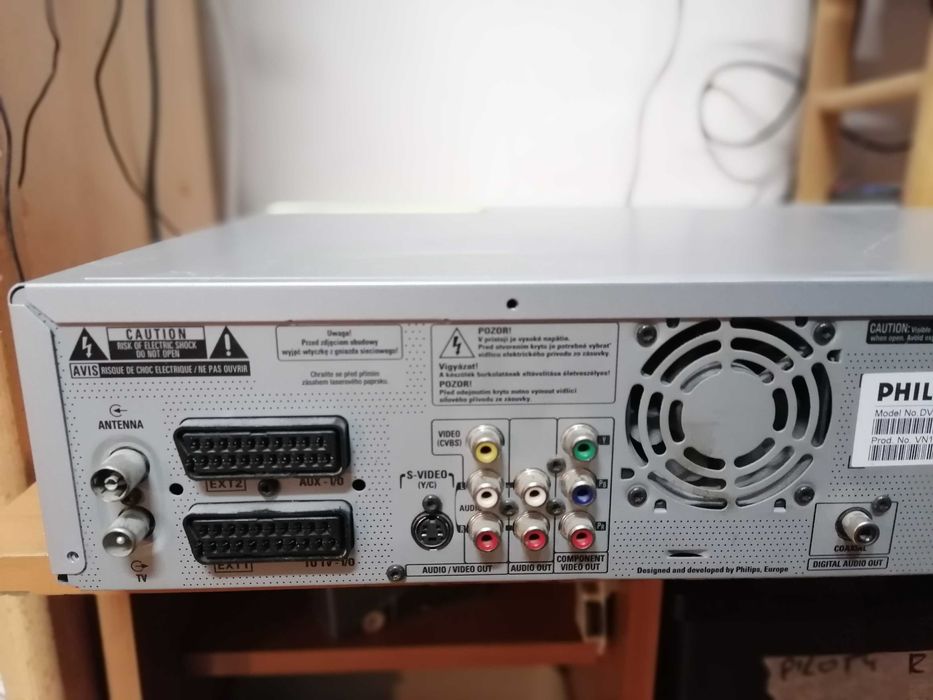 Magnetowid /Nagrywarka VHS Philips DVDR3510V hi-fi stereo