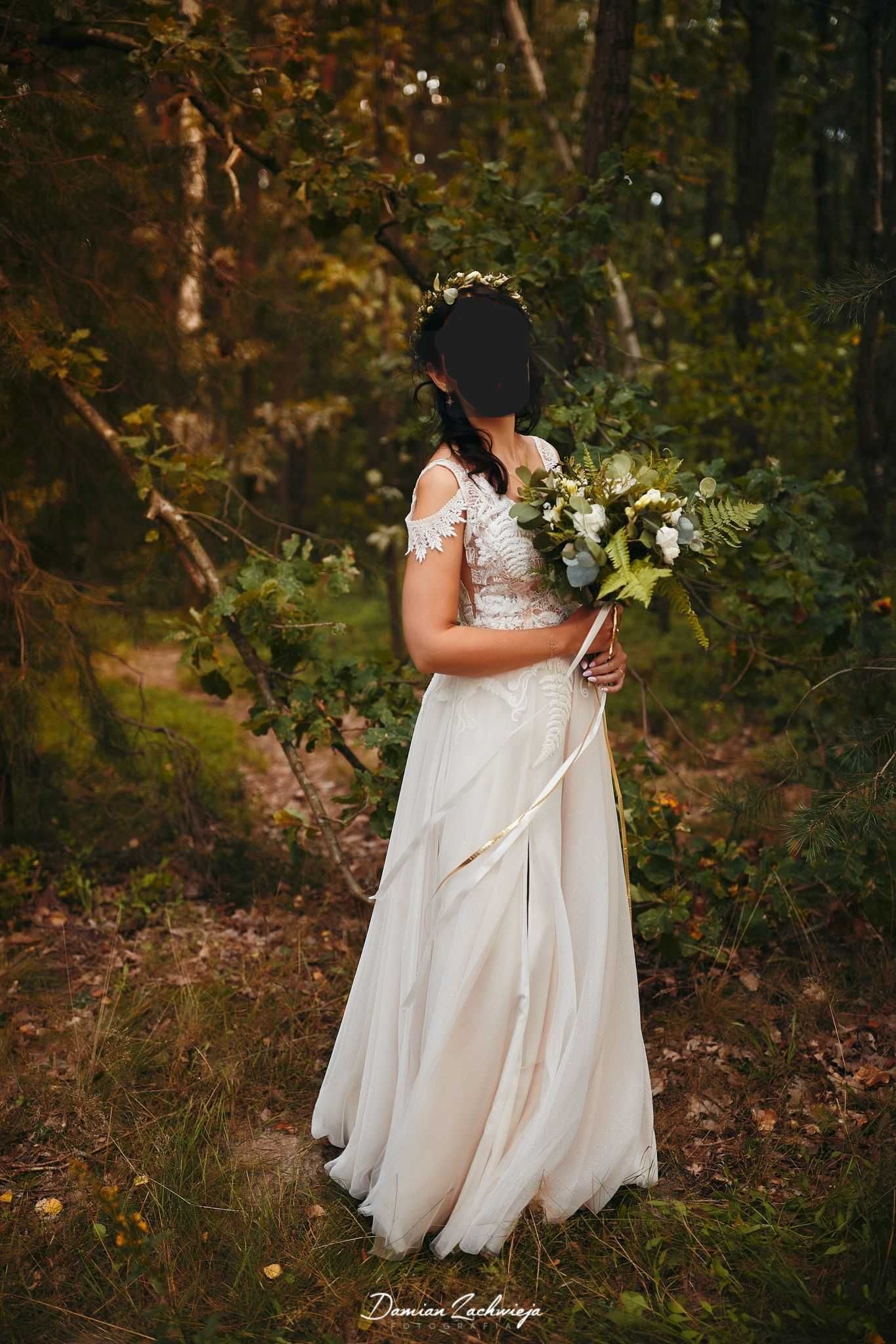 Zwiewna suknia ślubna koronkowa z rozcięciem r36