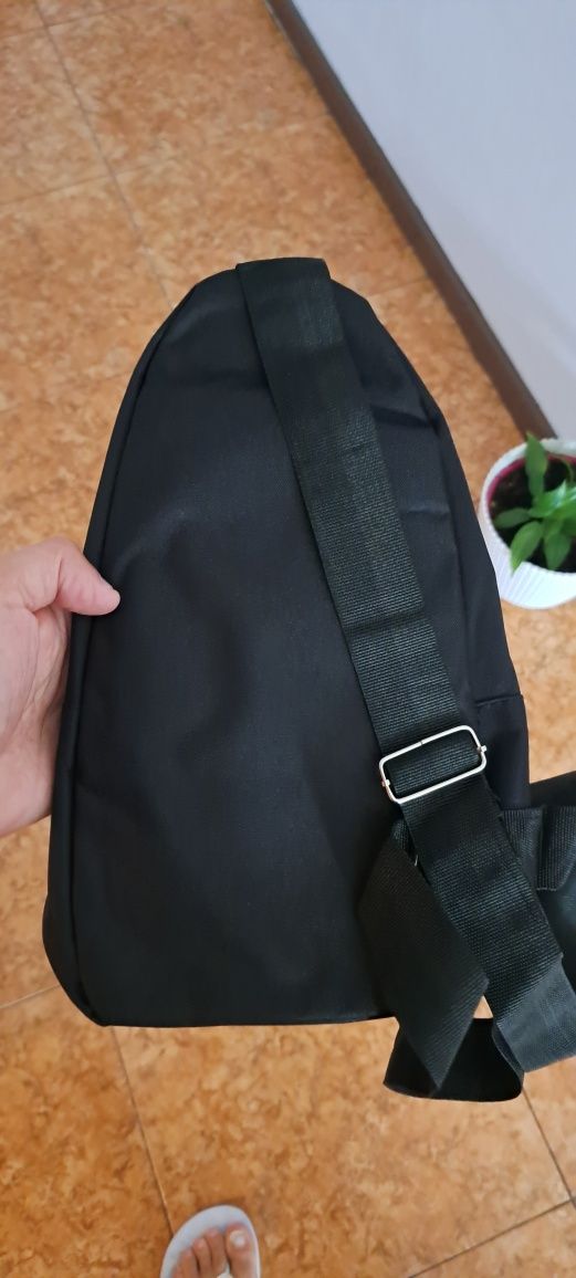 Bolsa de Peito Preta Nova