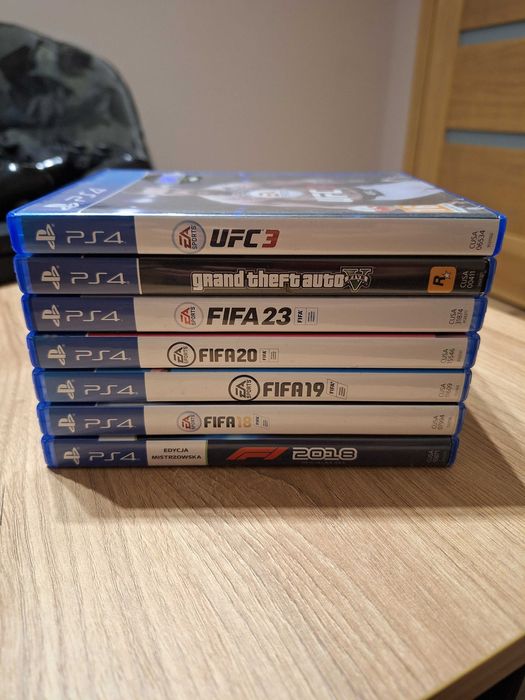 Sprzedam PS4 slim 1TB, 2 pady + gry