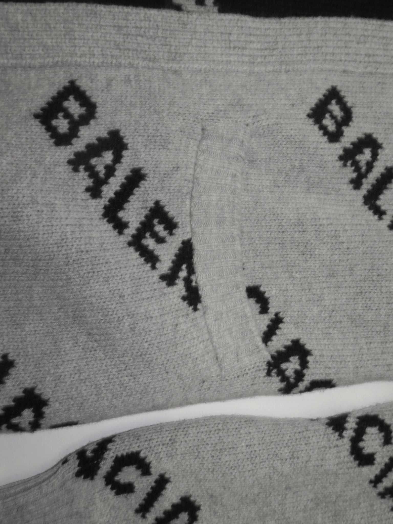 Balenciaga długi sweter wełniany w monogram kardigan uniseks S
