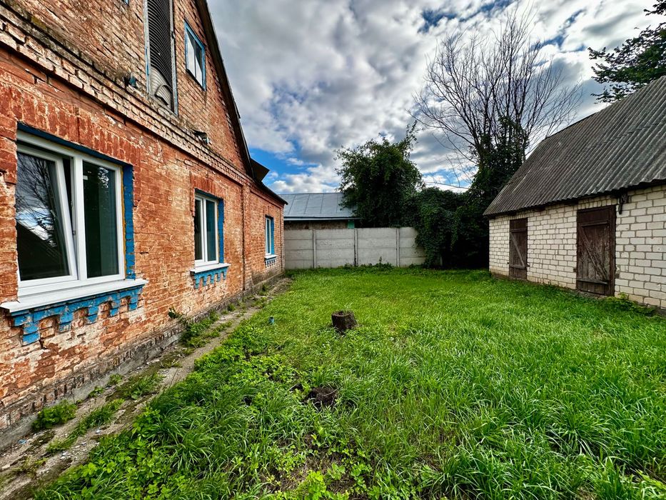 Окремий цегляний будинок / Гребінки/ держ.програми розглядаємо