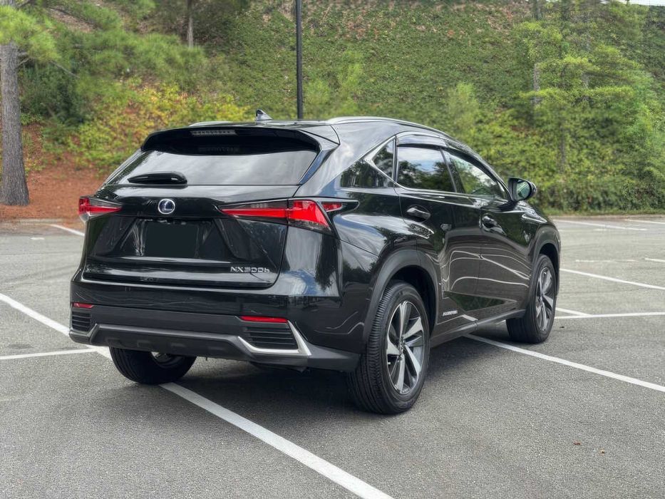 Lexus NX 300h      2021