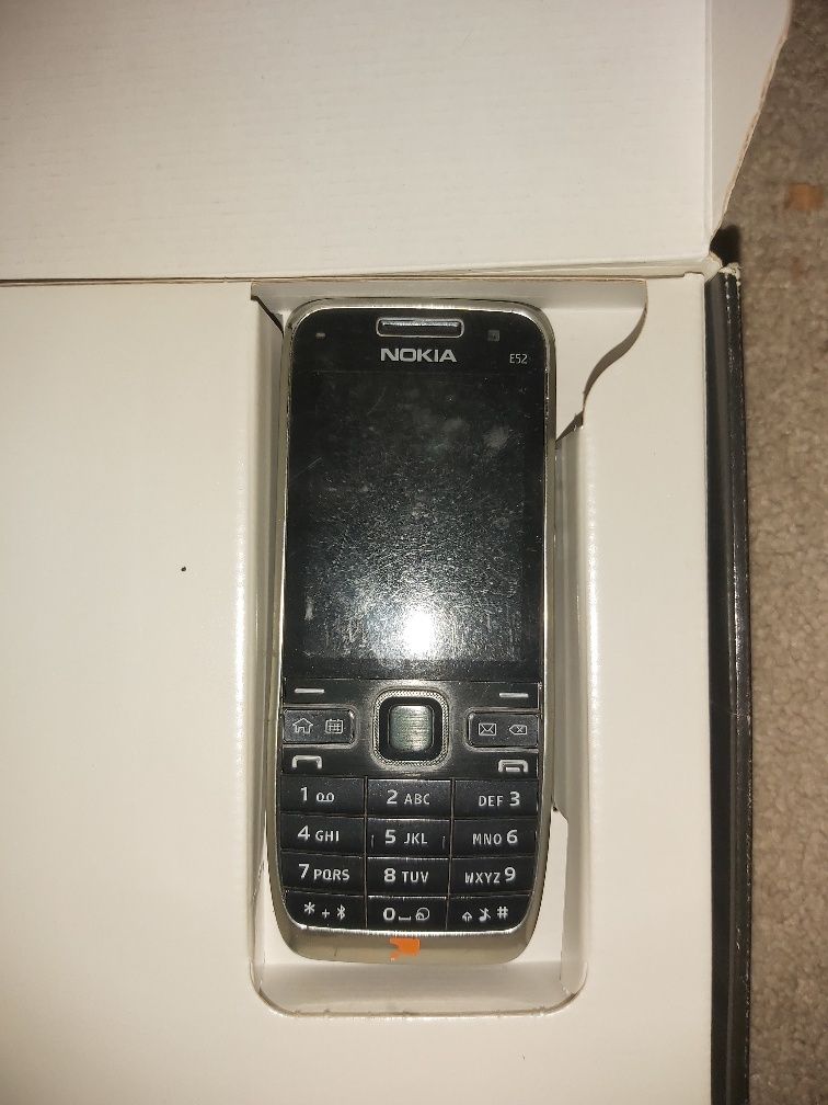 Telefon Nokia E52