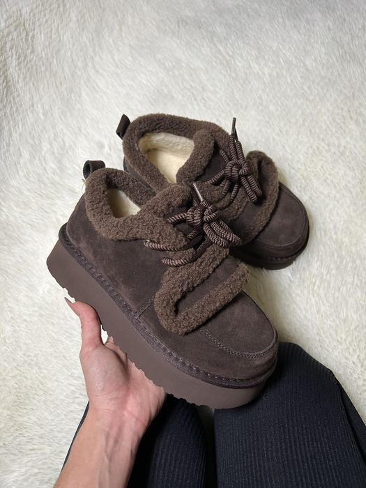 Трендові сноубутси. Уггі шоколадні на шнурівці з липучкою.