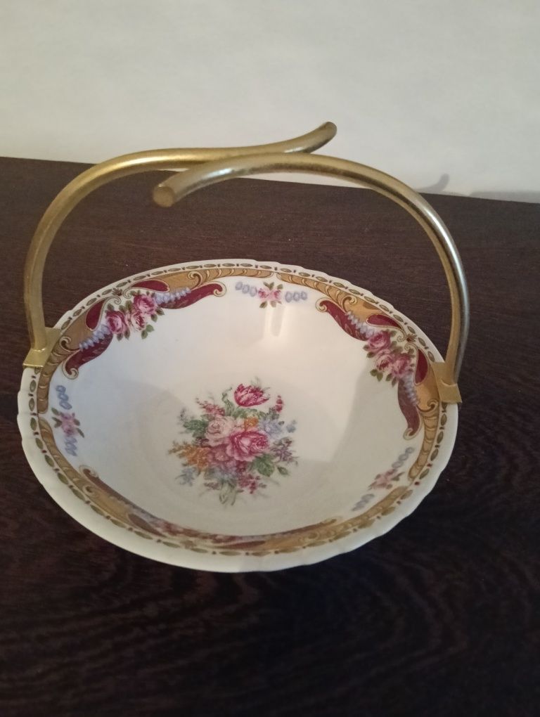 Prato com pega em porcelana Vizavi em excelente estado 17 cm diâmetro