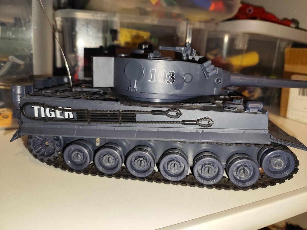 Zabawka Czołg ciężki TIGER 1 sterowany radiowo