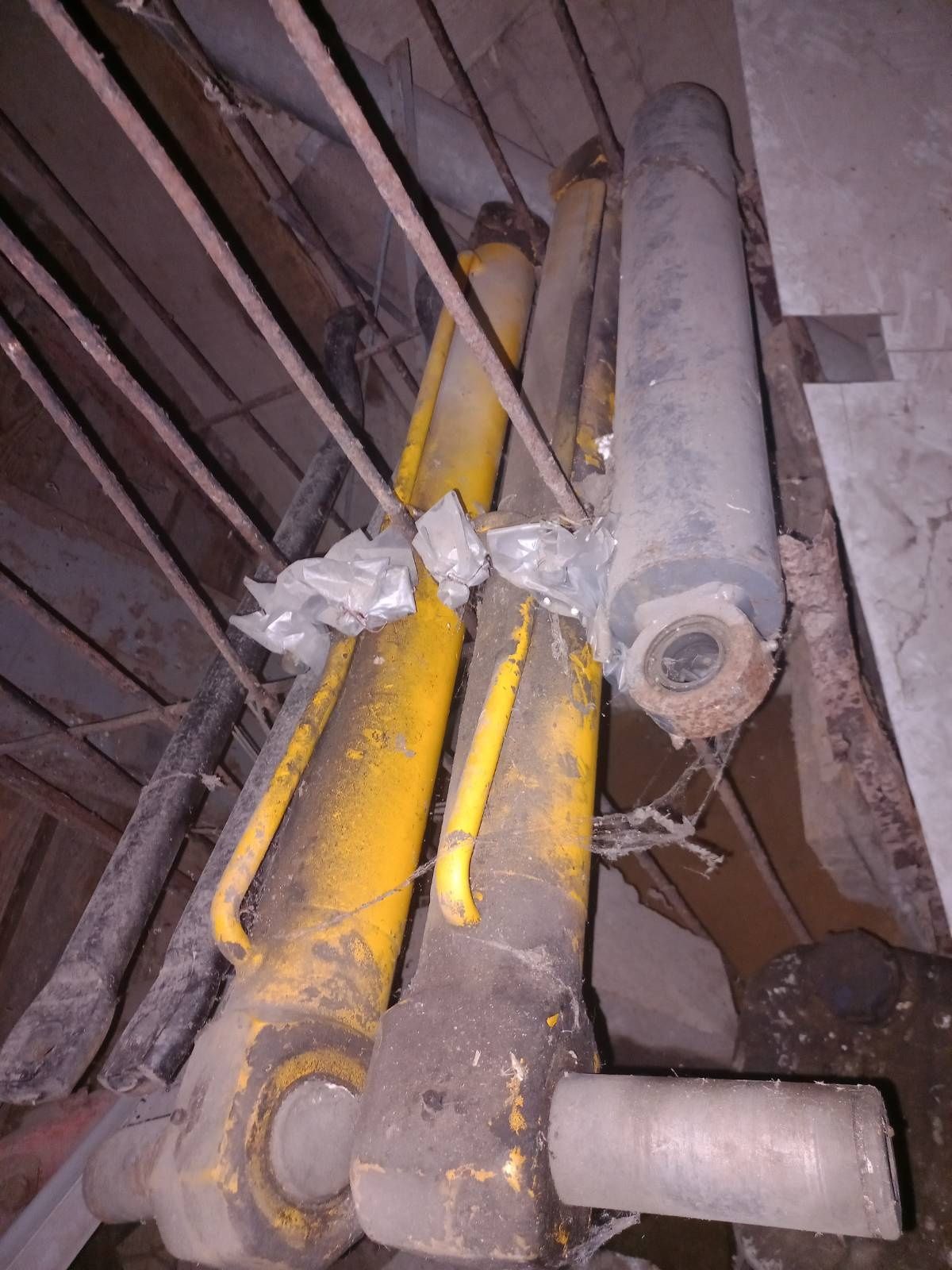 Silownik 2 cx jcb 2cx
