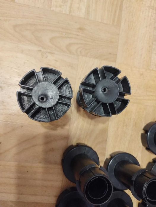 Noga regulowana do szafek 80-120 mm czarna 38 sztuk