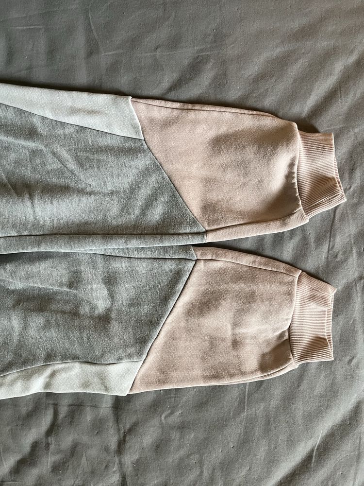 Spodnie dresowe damskie joggery Reserved rozm xs