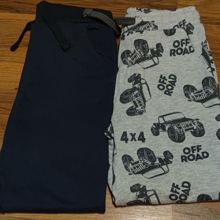 Spodnie dresowe chłopięce 122 cm