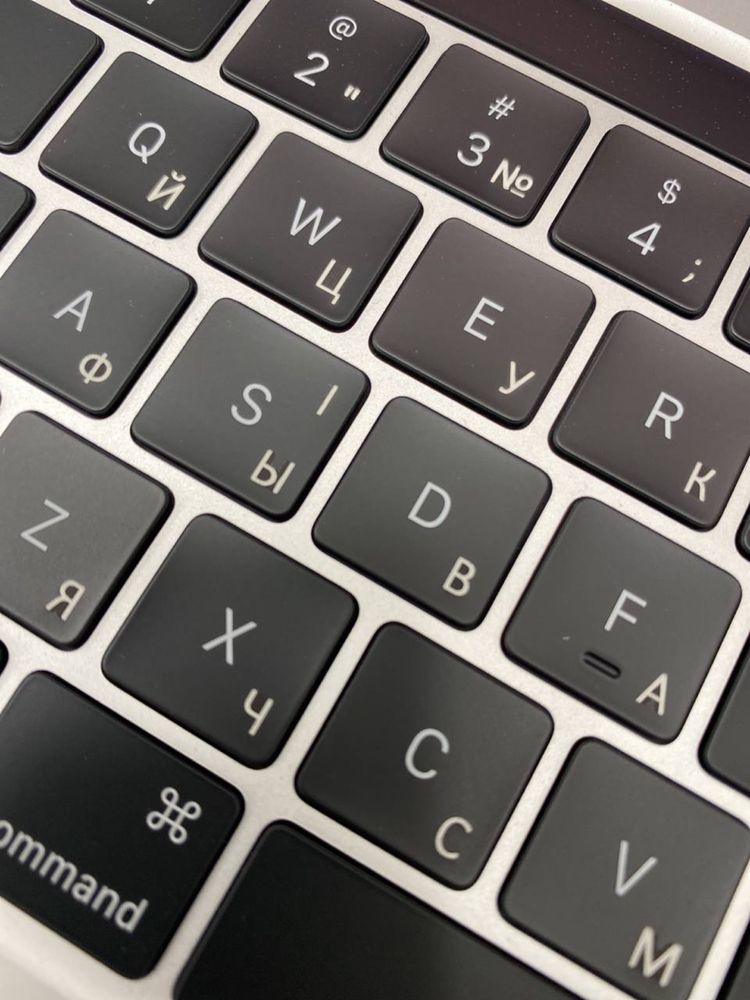 Лазерне гравіювання клавіатури ваших Macbook та інших ноутбуків