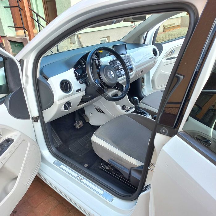 Автомобіль Woltsvagen e-up 2013р білий колі,в гарному стані