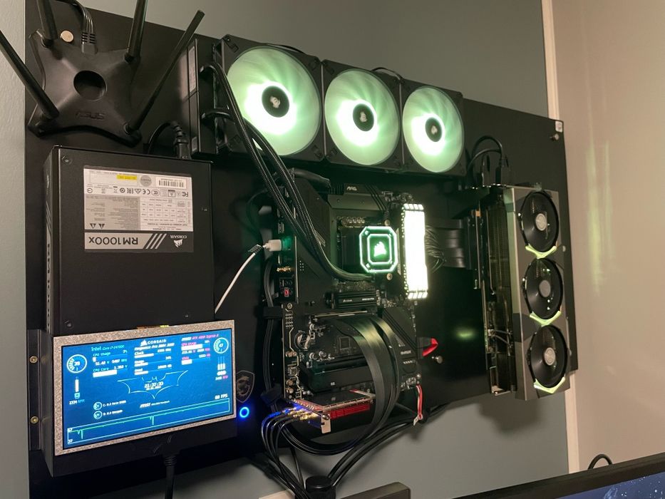 Obudowa H-CASE 1 RAL -  Otwarta obudowa PC, montaż na ścianie