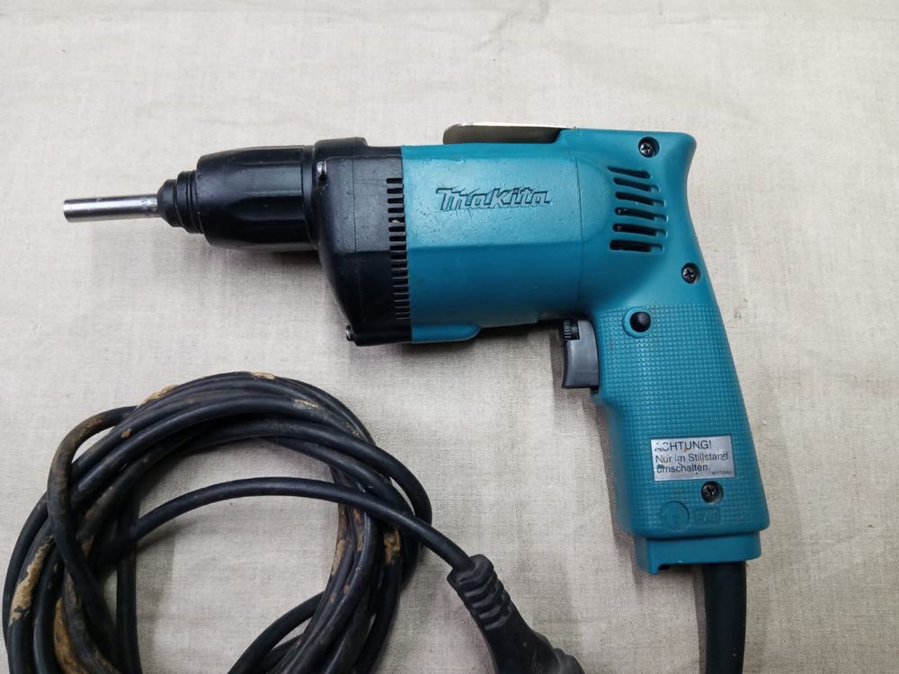 Wkrętarka sieciowa Makita 6822  . 570W