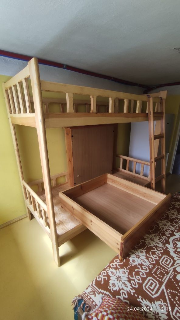 Solidne łóżko piętrowe
