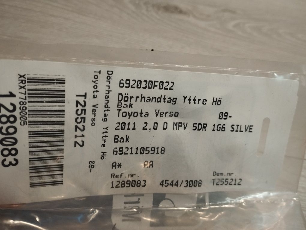 Toyota Verso klamka do drzwi tylnych ]18ovoko