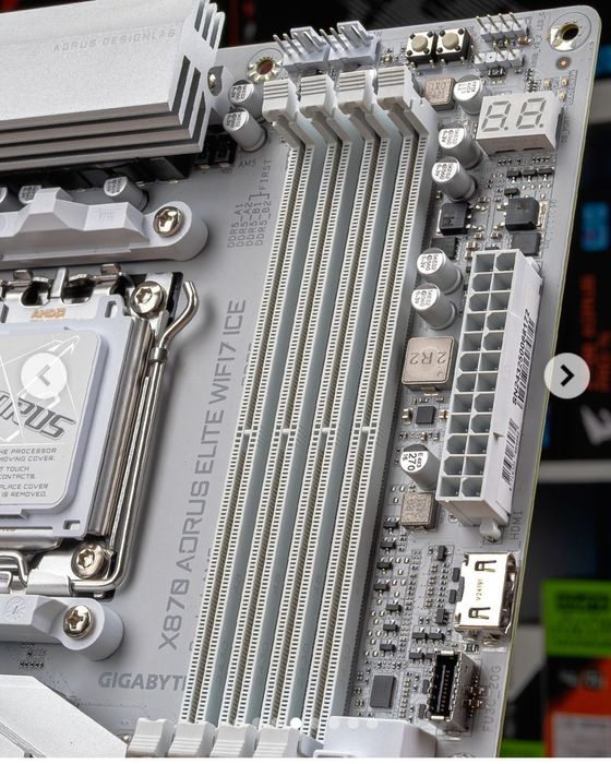 COMBO PODEROSO; AORUS X870-E WiFi Ice +AMD Ryzen 7 7800x3d