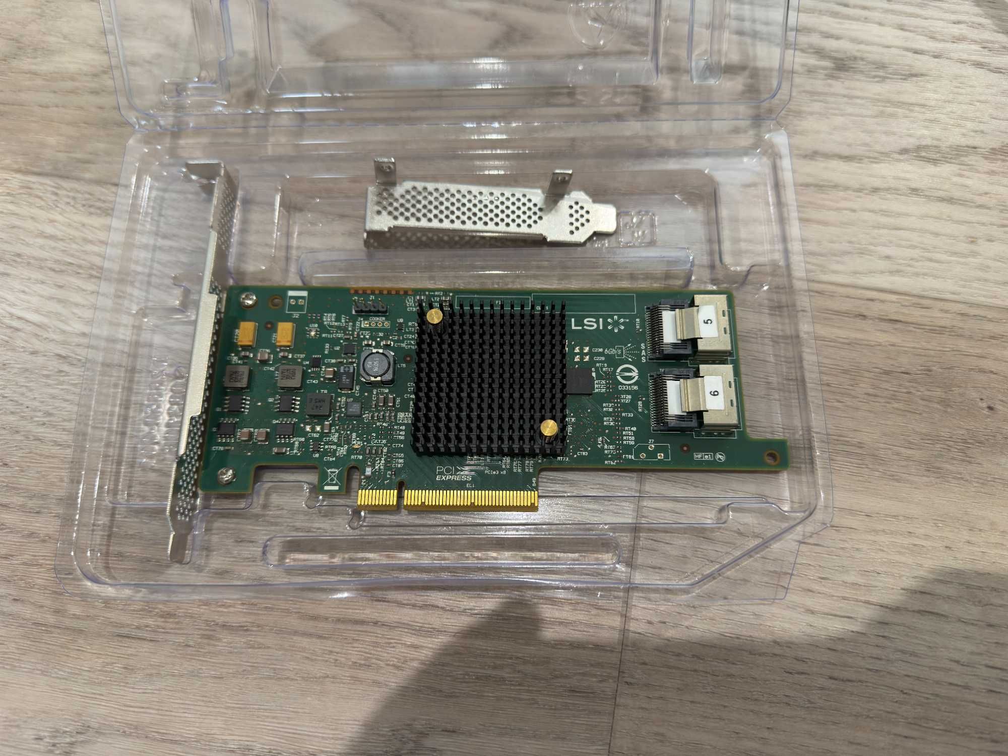 HBA Raid Controller LSI 9207-8i (IT Mode) + 2* SFF8087 - SATA kable