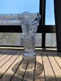 Vaso Elegante de Vidro Entalhado