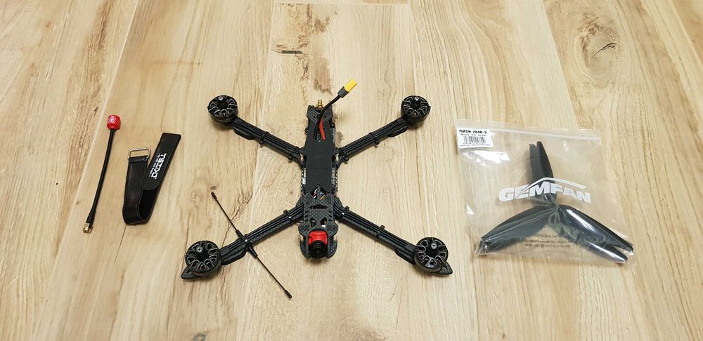 FPV квадрокоптер 7 дюймів - ПК  F405, двигуни 2807-1300kV