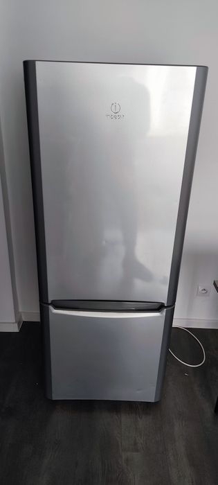 Lodówka INDESIT BIAA 10 SI 150cm Srebrna
