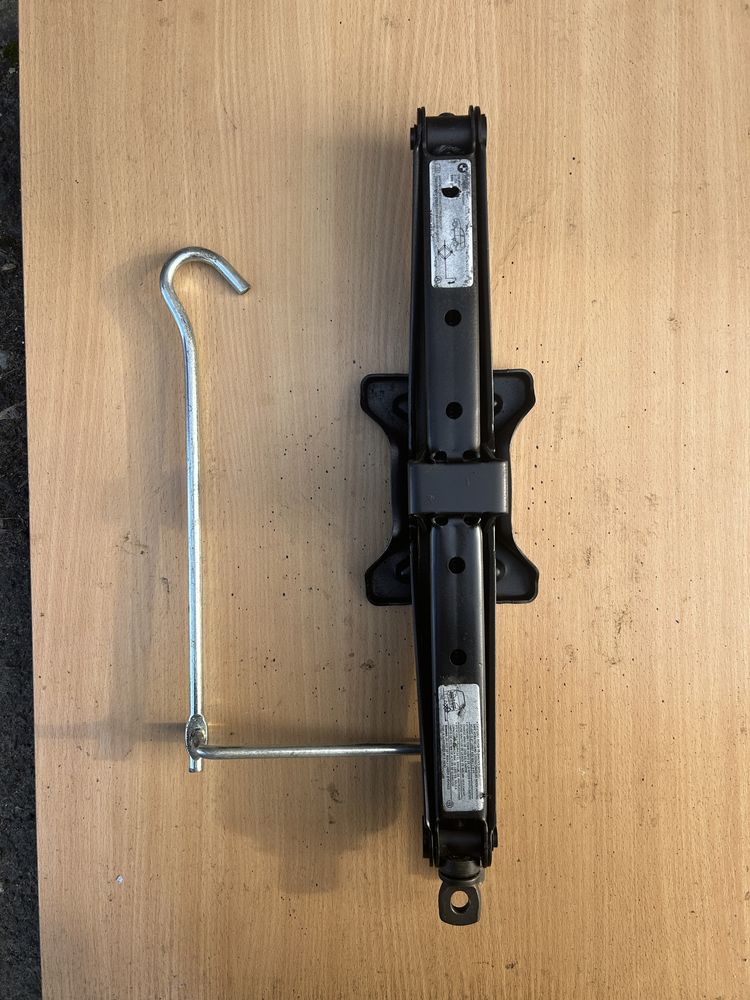 Домкрат BMW X1 X3 X4 X5 X6 E70 F15 G05 F25 G01 E48 F26 E71 F16