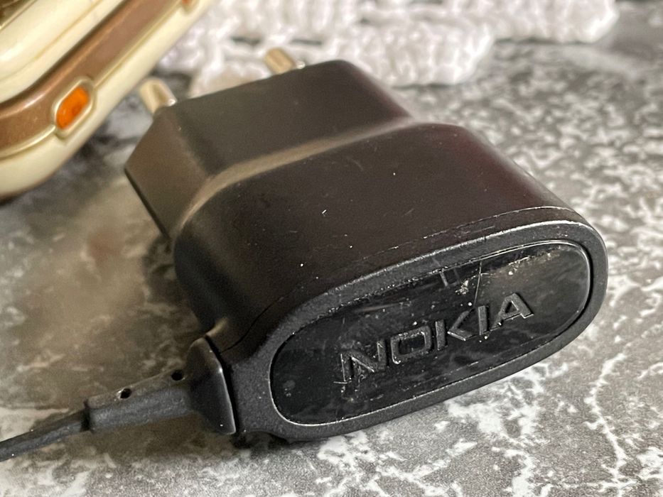 Stara telefon kultowa Nokia 7370 Gold