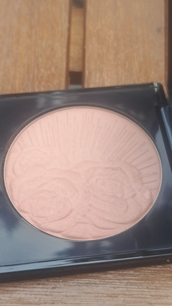 Pat McGrath Labs róż Fleurtatious