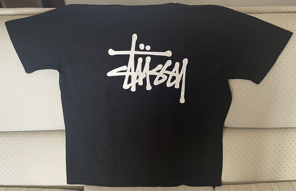 T-Shirt Stussy preta