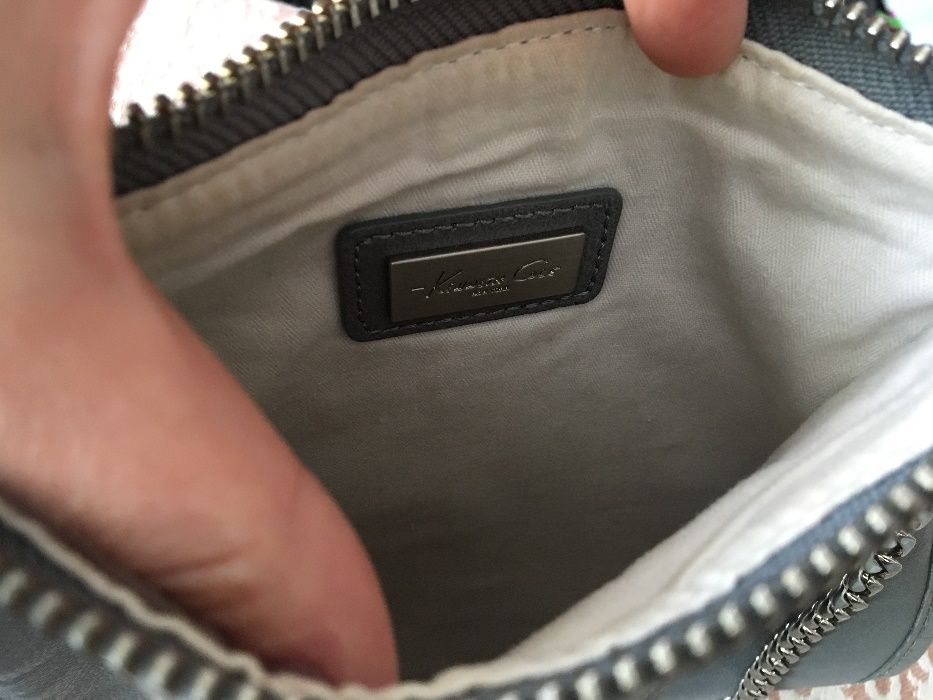 Szara torebka Kenneth Cole skórzana na łańcuszku