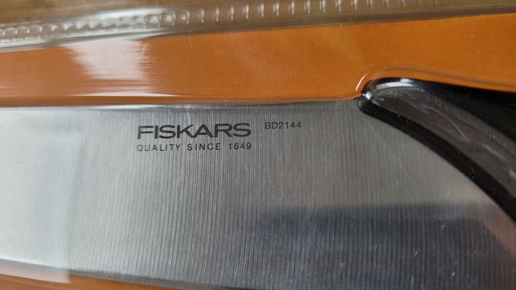 FISKARS dwa noże szefa kuchni + pendrive 16 GB gratis