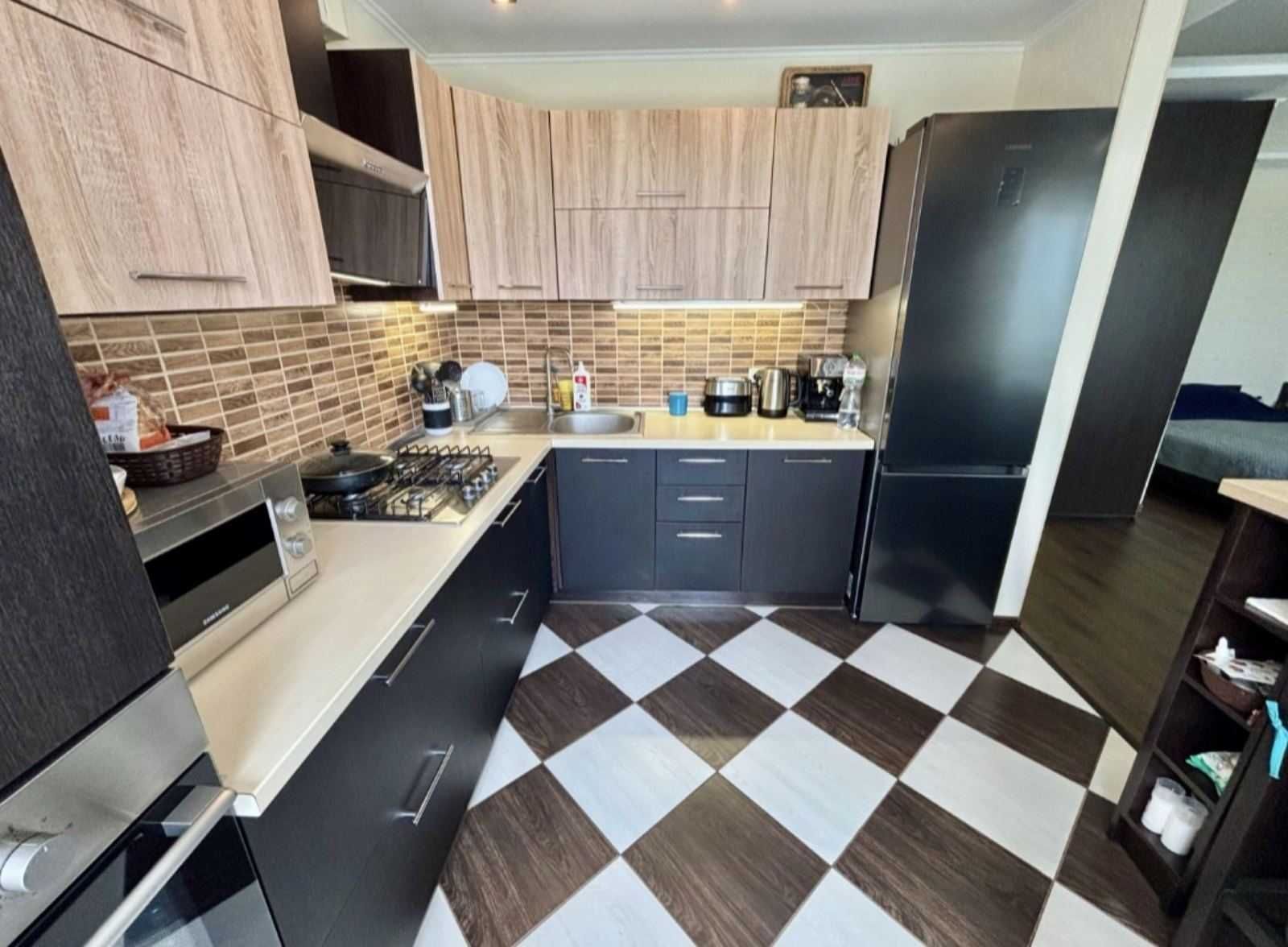 Продаю 1 к крупногабаритную квартиру на Курортной! а1