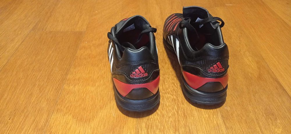 Adidas: Sapatilha Futebol Piton borracha liso  - Novas