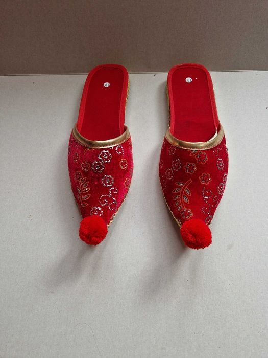 Kapcie damskie czerwone nowe