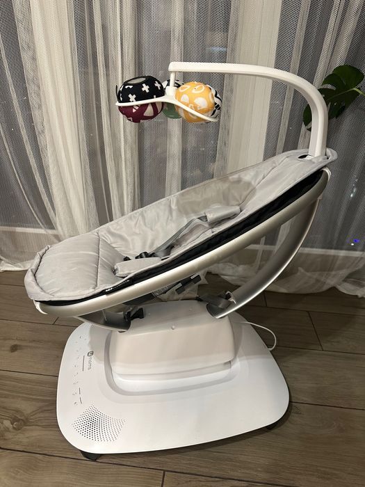 Крісло-гойдалка 4moms MamaRoo 5.0 Grey classic, модель 2024 року