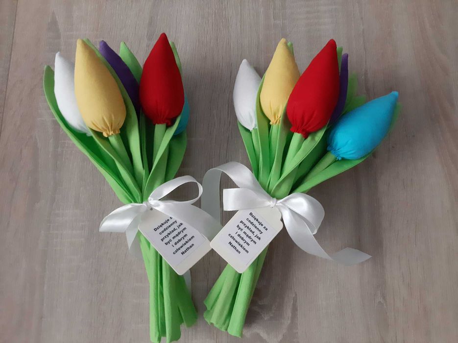 Dzień Nauczyciela tulipany ręcznie szyte bilecik folia 40 sztuk