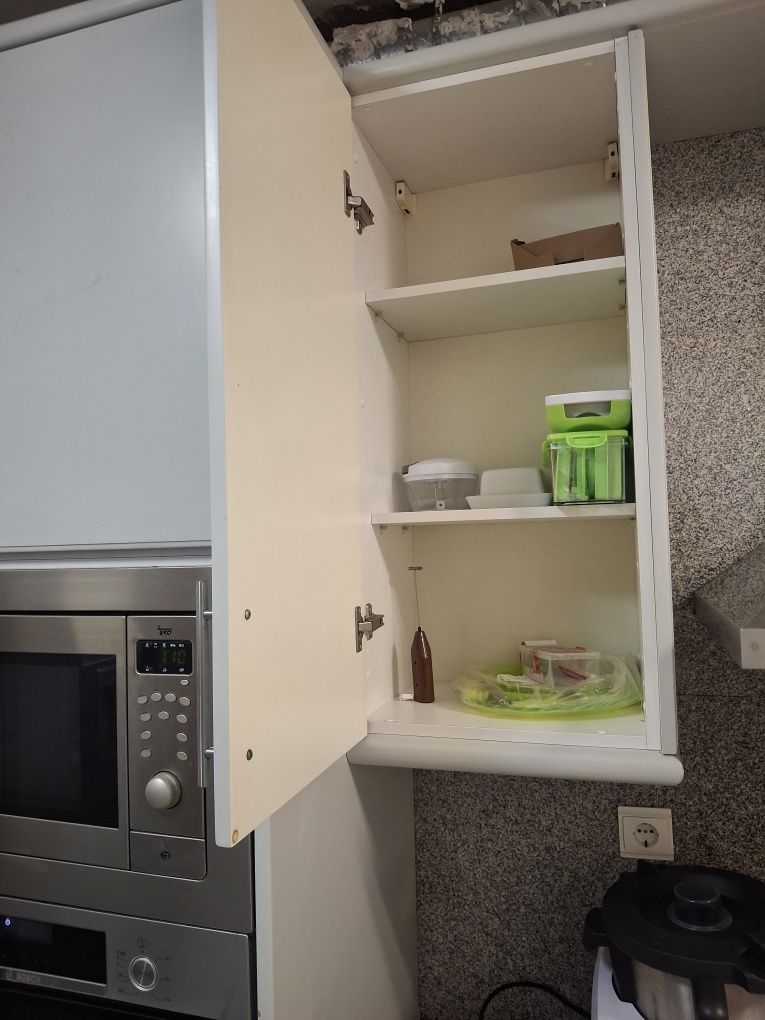 Cozinha completa com pedra em granito