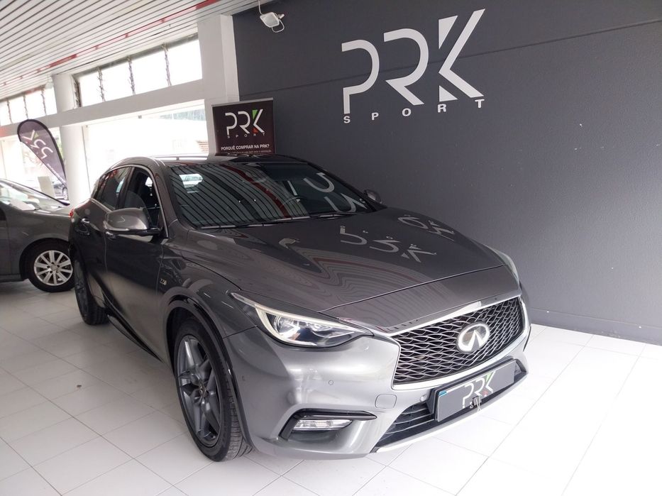 Infiniti Q30