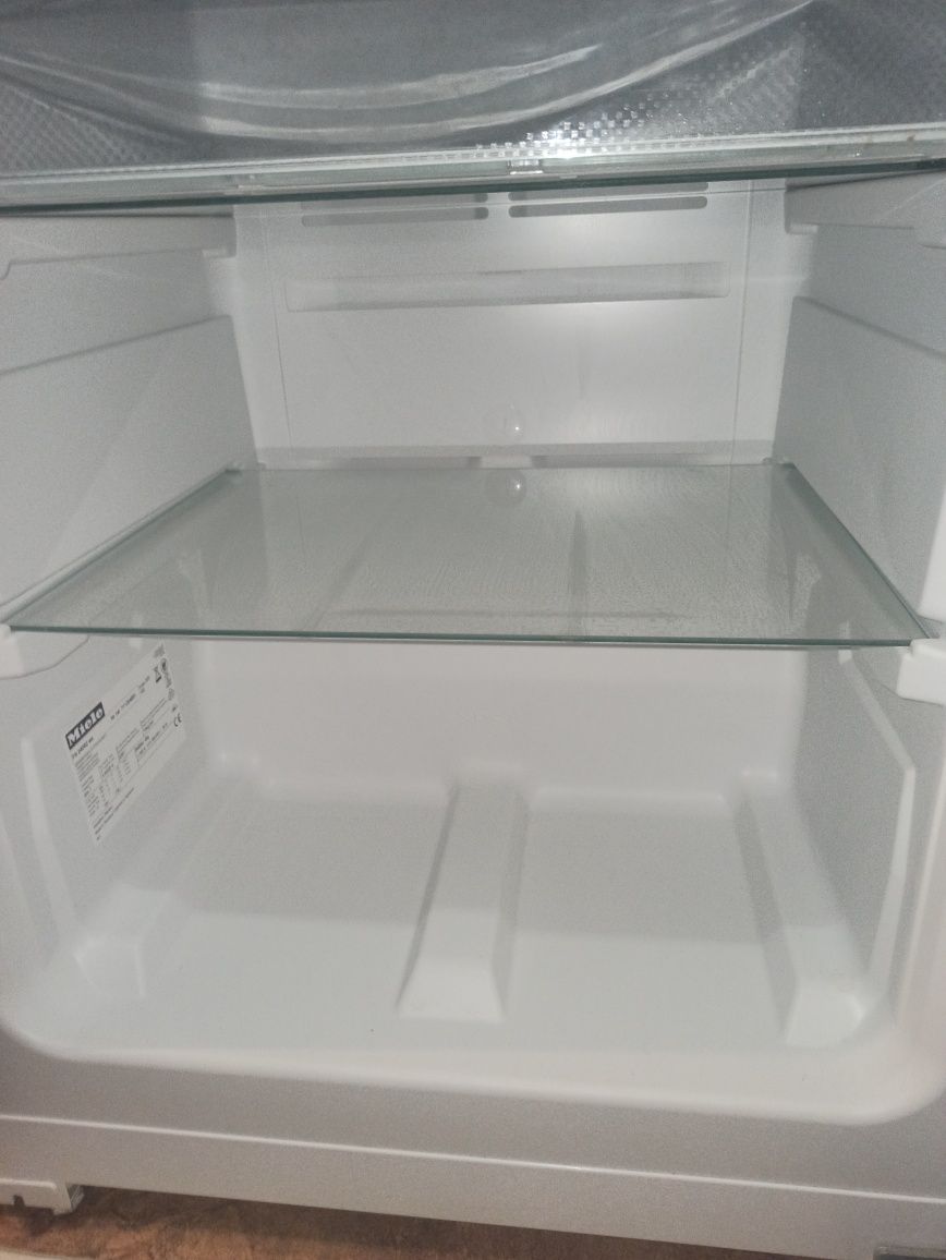 Морозильна камера Miele FN24062WS вертикальна